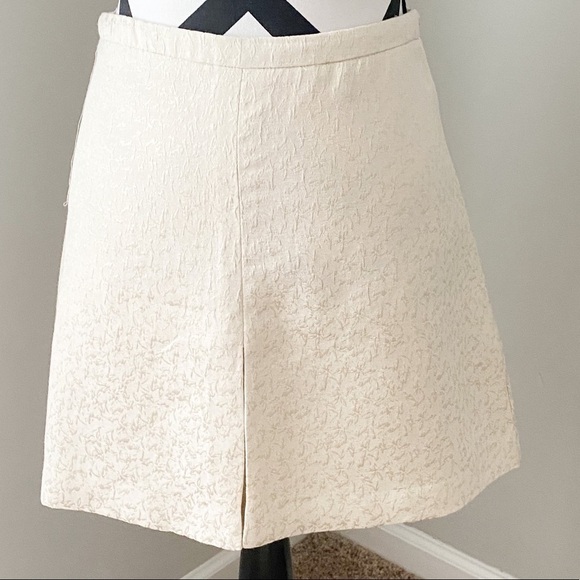 H&M Dresses & Skirts - 💖 H&M Winter White Skirt Sz4